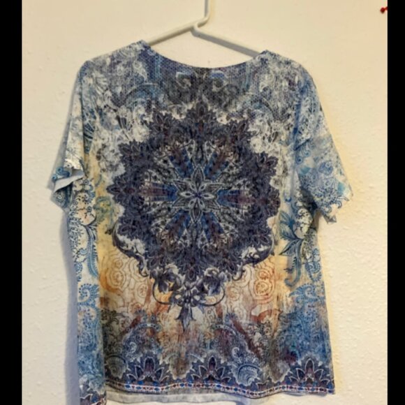 ❤️3/$12 Laura Scott size 1X Bling T-shirt - Picture 4 of 4
